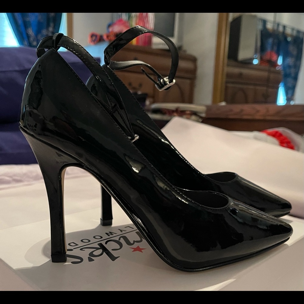 NWB - Frederick’s of Hollywood Black Patent Pumps